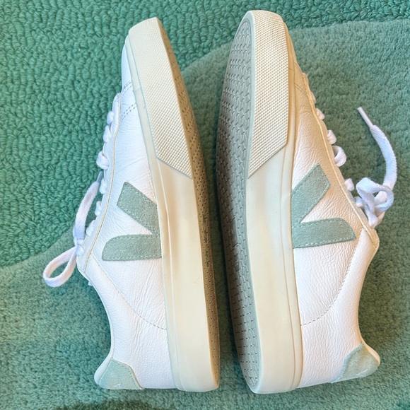 Veja White and Green Women's Sneakers - Picture 10 of 16
